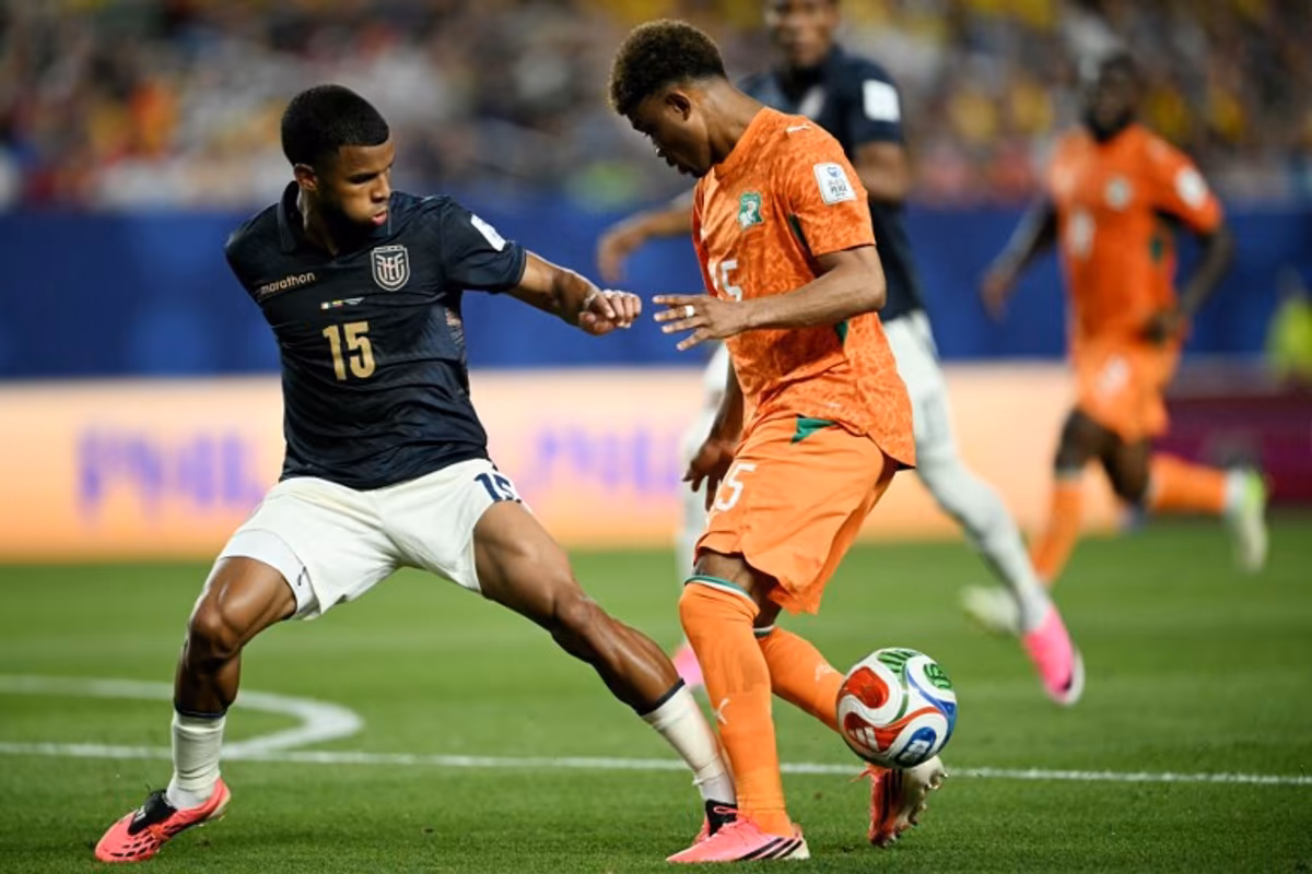 Ecuador's midfielder #15 Pedro Vite (L) and Ivory Coast's forward #15 Amad Diallo (R) fight for the ball during the 2026 World Cup Group E football match between Ivory Coast and Ecuador at the Philadelphia Stadium in Philadelphia on June 14, 2026. MAURO PIMENTEL / AFP