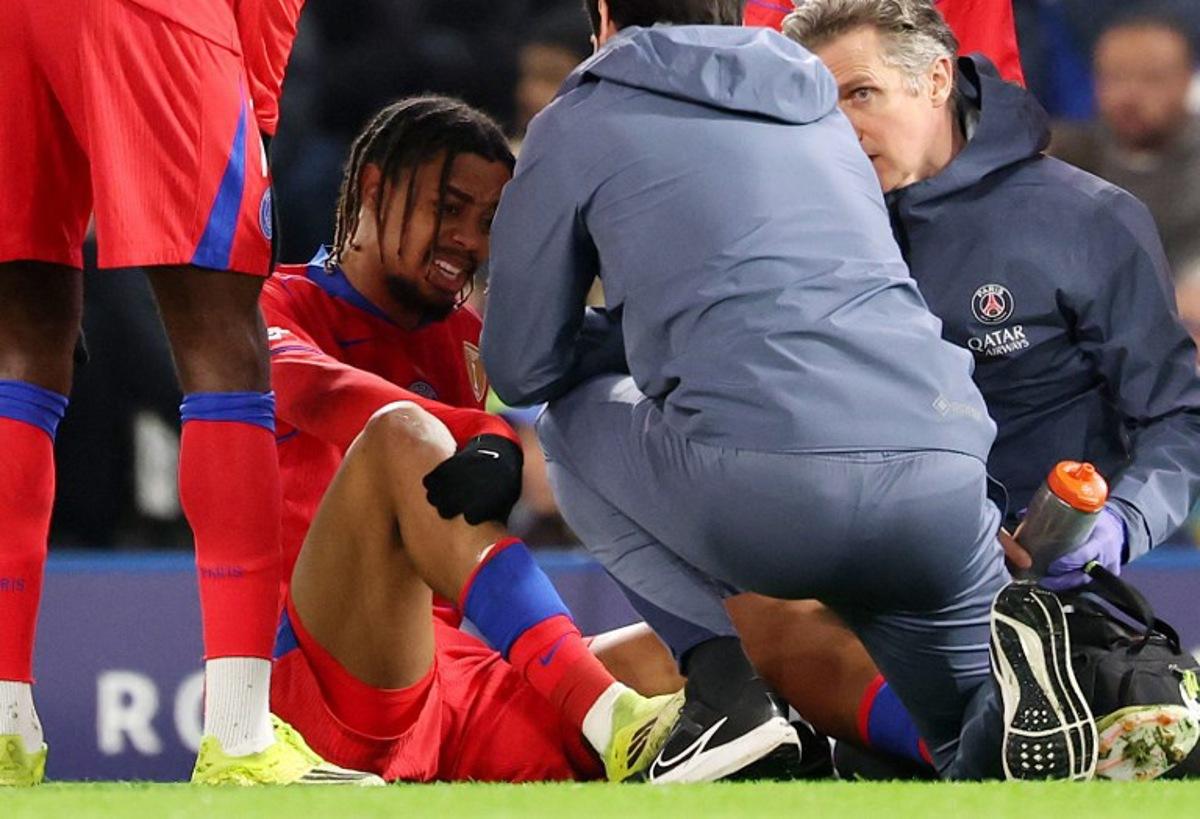 Paris Saint-Germain's French forward #29 Bradley Barcola (C) reacts during the UEFA Champions League round of 16 second leg football match between Chelsea FC and Paris Saint Germain (PSG) at Stamford Bridge, west London on March 17, 2026. FRANCK FIFE / AFP
