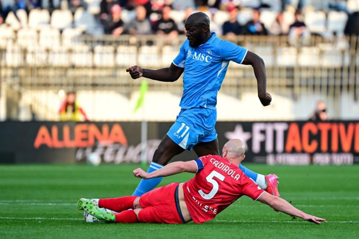 Monza's Italian defender #5 Luca Caldirola tackles Napoli's Belgian forward #11 Romelu Lukaku during the Italian Serie A football match between Monza and Napoli at the Brianteo Stadium in Monza, Italy on April 19, 2025. Piero CRUCIATTI / AFP