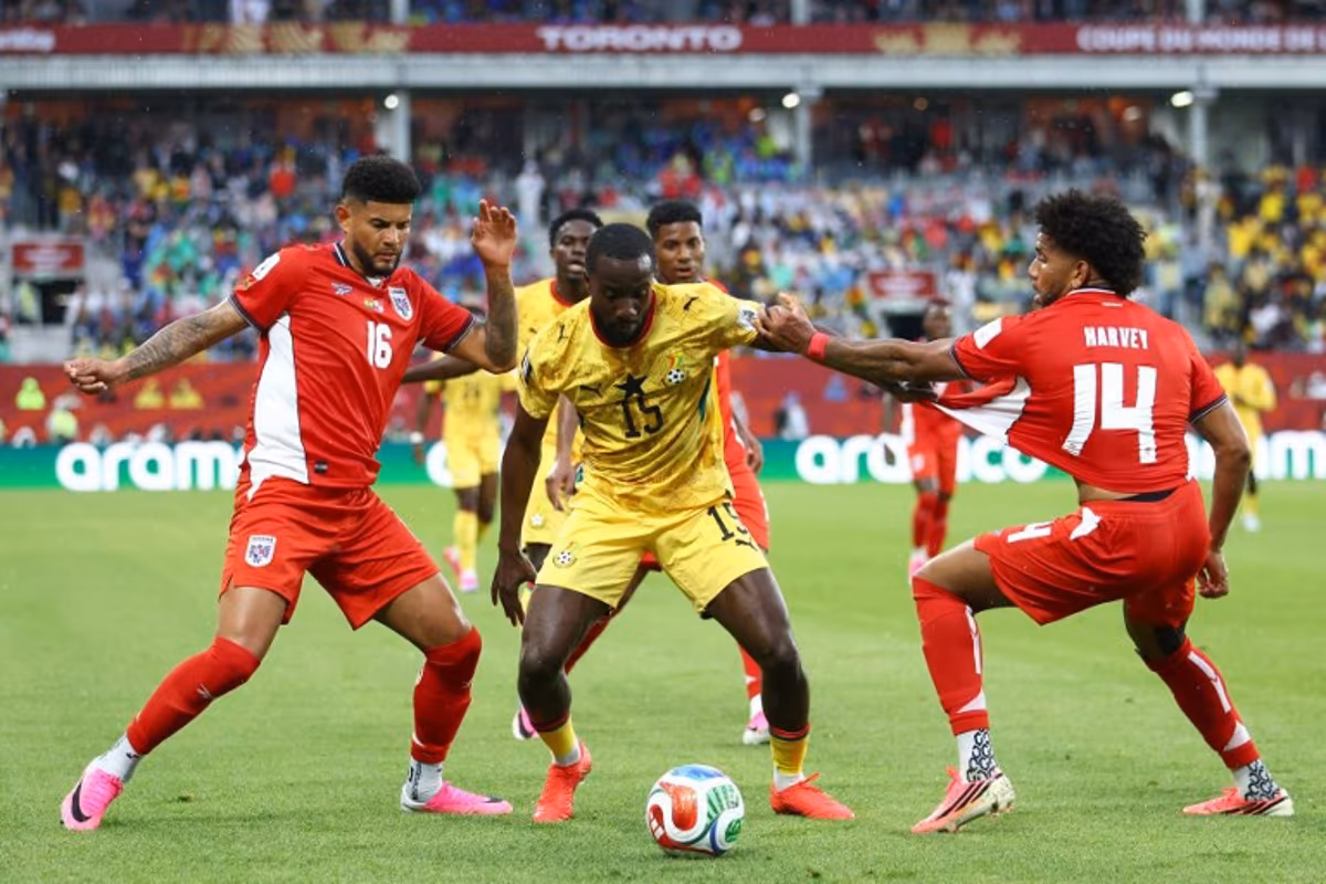 Panama's defender #16 Andres Andrade, Ghana's midfielder #15 Elisha Owusu and Panama's midfielder #14 Carlos Harvey fight for the ball during the 2026 World Cup Group L football match between Ghana and Panama at the Toronto Stadium in Toronto on June 17, 2026. Cole Burston / AFP