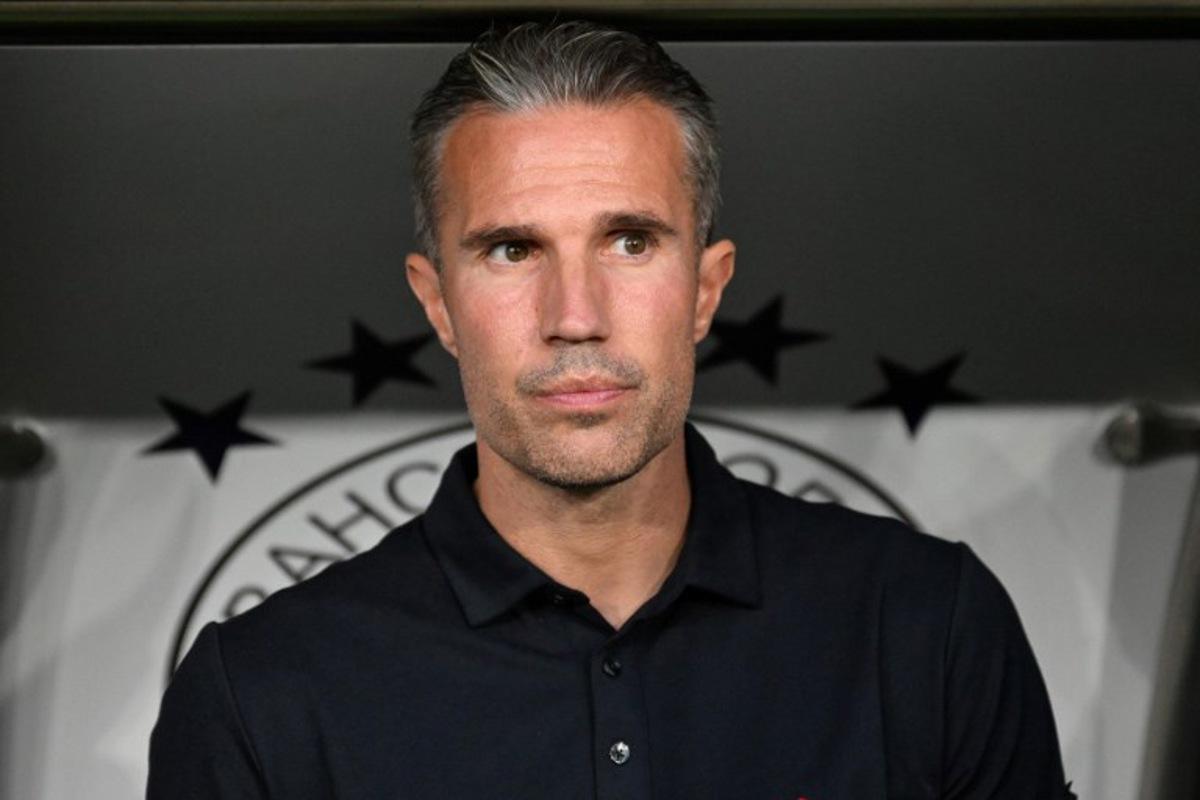 Feyenoord's Dutch head coach Robin Van Persie looks on during the UEFA Champions League 3rd round second leg football match between Fenerbahce (TUR) and Feyenoord (NED) at the Fenerbahçe Sükrü Saracoglu Sport Complex in Istanbul on August 12, 2025. Ozan KOSE / AFP