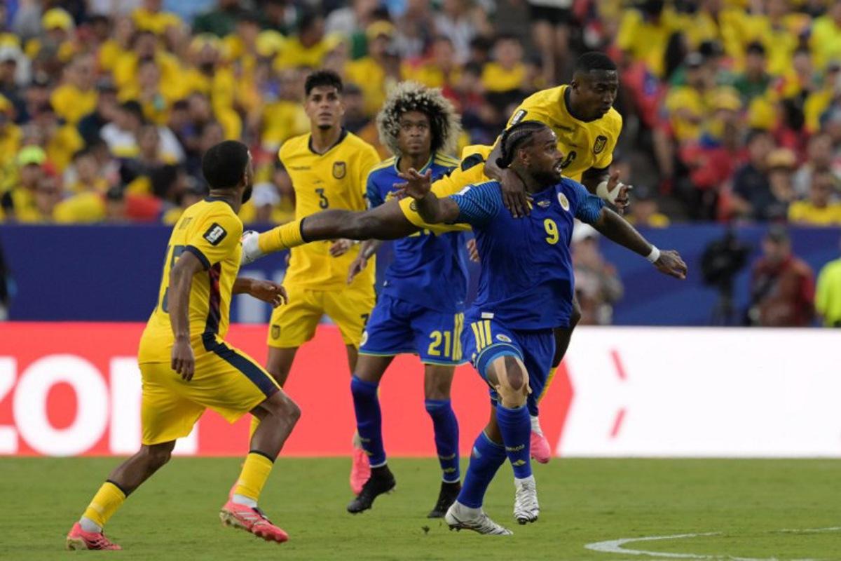 Ecuador's defender #06 Willian Pacho and Curacao's midfielder #06 Godfried Roemeratoe fight for the ball next to Curacao's midfielder #21 Tahith Chong and Ecuador's defender #03 Piero Hincapie during the 2026 World Cup Group E football match between Ecuador and Curacao at the Kansas City Stadium in Kansas City on June 20, 2026. JUAN MABROMATA / AFP