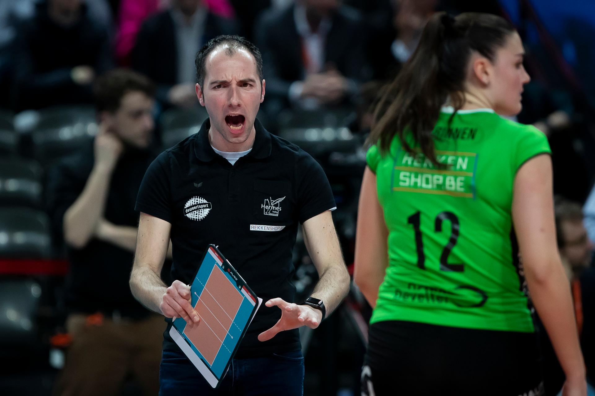 Oostende's head coach Frederik De Veylder pictured during the match between Asterix Avo Beveren and Hermes Oostende, the final match in the women Belgian volleyball cup competition, Sunday 16 February 2020 in Merksem, Antwerp. BELGA PHOTO KRISTOF VAN ACCOM