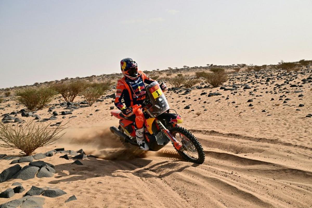Australian rider Daniel Sanders competes with a Ktm 450 Rally Factory during Stage 11 of the 48th edition of the Dakar Rally 2026 between Bisha and al-Henakiyah in Saudi Arabia on January 15, 2026. Giuseppe CACACE / AFP