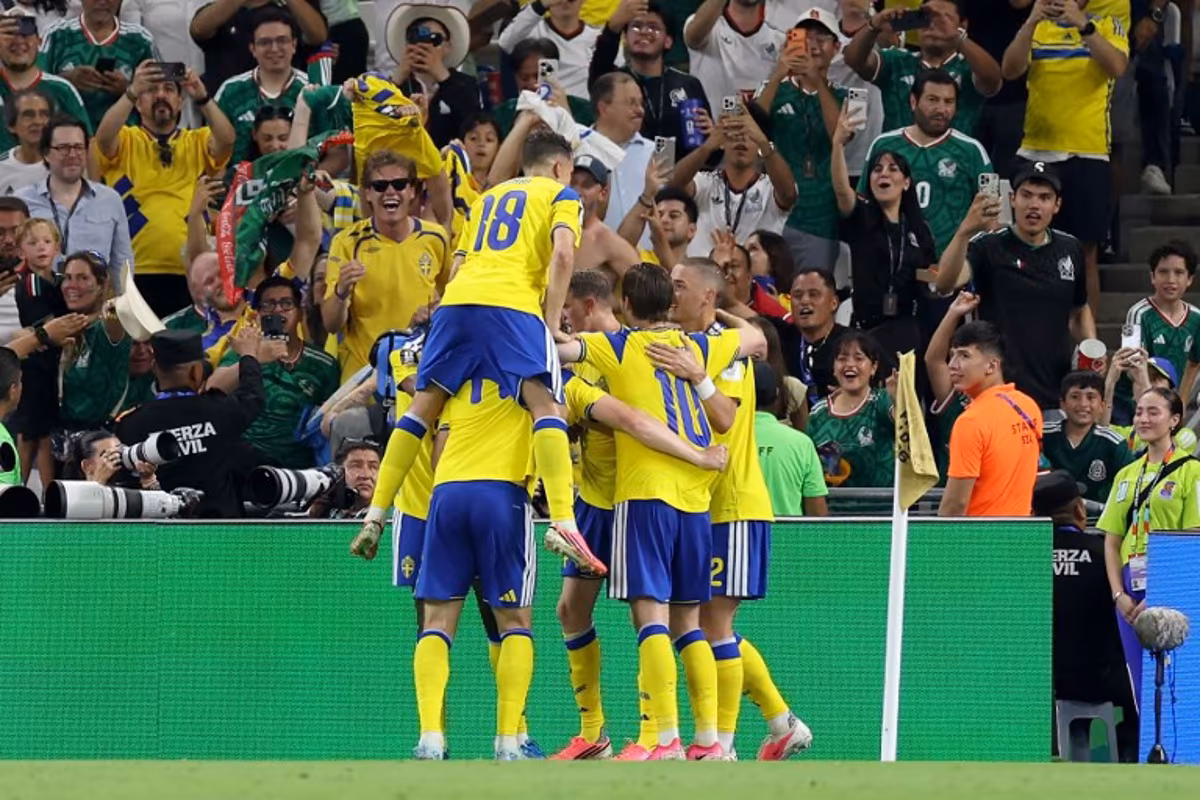 Sweden's forward #17 Viktor Gyokeres (unseen) celebrates with teammates scoring his team's third goal during the 2026 World Cup Group F football match between Sweden and Tunisia at the Monterrey Stadium in Guadalupe on June 14, 2026. Julio Cesar AGUILAR / AFP
