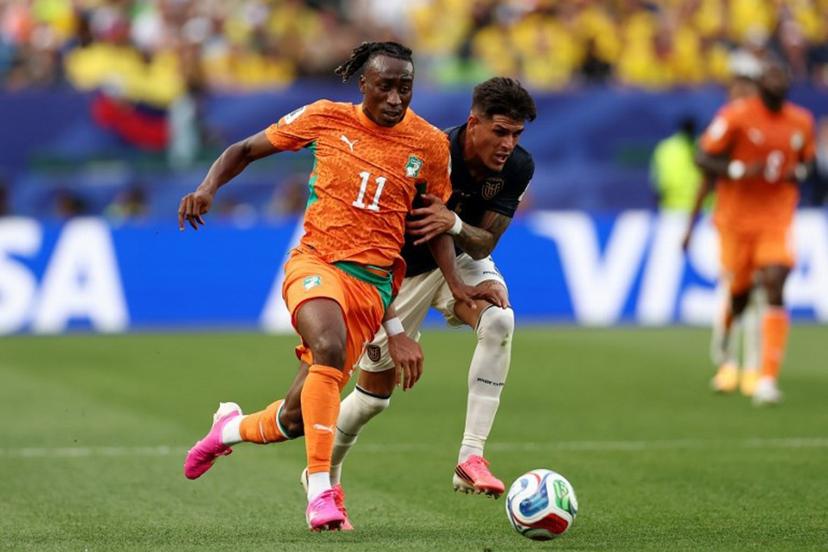 Ivory Coast's forward #11 Yan Diomande runs with the ball past Ecuador's defender #03 Piero Hincapie during the 2026 World Cup Group E football match between Ivory Coast and Ecuador at the Philadelphia Stadium in Philadelphia on June 14, 2026. CHARLY TRIBALLEAU / AFP