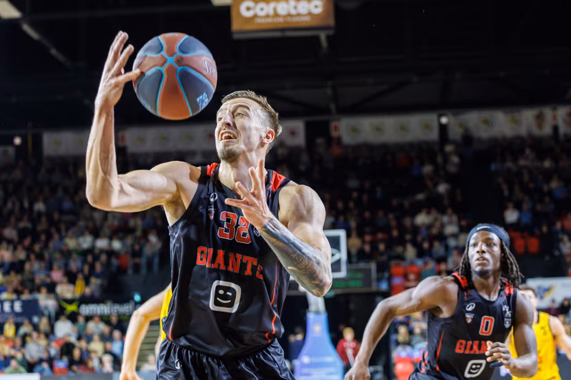 Antwerp's Vincent Kesteloot pictured in action during a basketball match between BC Oostende and Antwerp Giants, Sunday 15 March 2026, in Oostende, on day 24 of the 'BNXT League' Belgian/ Dutch first division basket championship. BELGA PHOTO KURT DESPLENTER