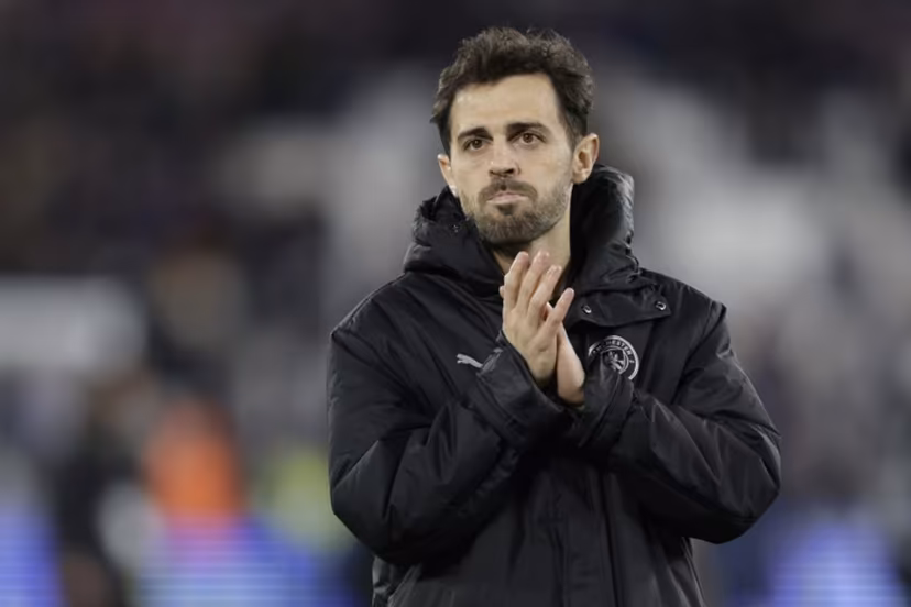 Manchester City's Portuguese midfielder #20 Bernardo Silva applauds fans on the pitch after the English Premier League football match between West Ham United and Manchester City at the London Stadium, in east London on March 14, 2026. The game finished 1-1. Ian Kington / AFP