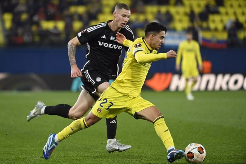 Maccabi Haifa's Israeli forward #17 Suf Podgoreanu challenges Villarreal's Spanish forward #27 Ilias Akhomach during the UEFA Europa League 1st round group F football match between Villarreal CF and Maccabi Haifa at La Ceramica stadium in Vila-real on December 6, 2023. JOSE JORDAN / AFP