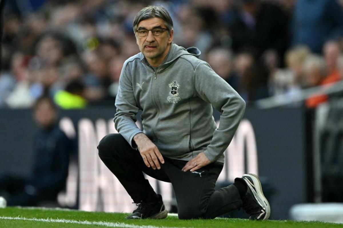 Southampton's Croatian head coach Ivan Juric reacts during the English Premier League football match between Tottenham Hotspur and Southampton at the Tottenham Hotspur Stadium in London, on April 6, 2025. Glyn KIRK / AFP