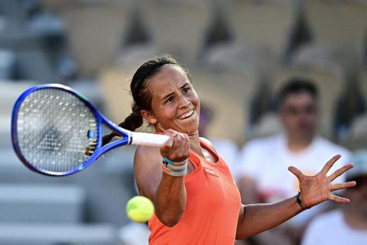 Belgium's Hanne Vandewinkel plays a forehand return to US Madison Keys during their women's singles match on day 3 of the French Open tennis tournament on Court Simonne-Mathieu at the Roland-Garros Complex in Paris on May 26, 2026. JULIEN DE ROSA / AFP