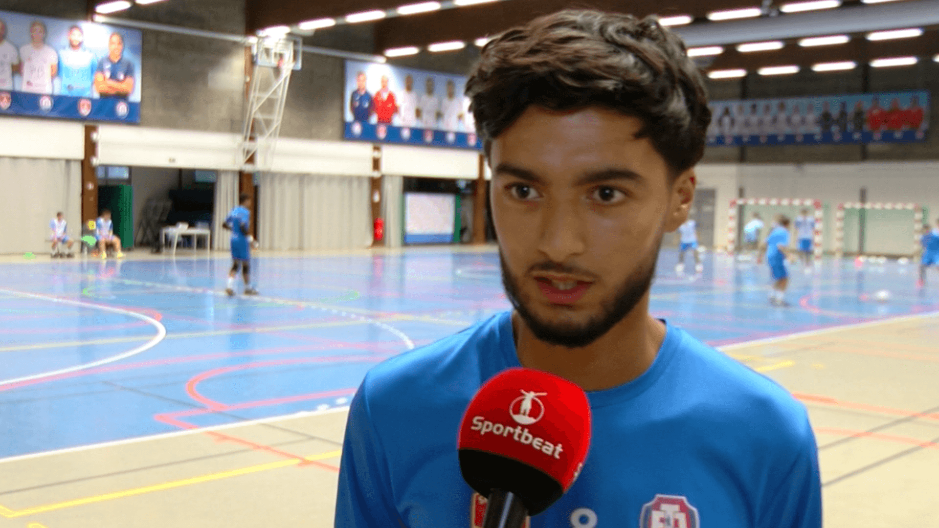 Hicham Bouzambou aan het woord op training 3 van Futsal Topsport Antwerpen