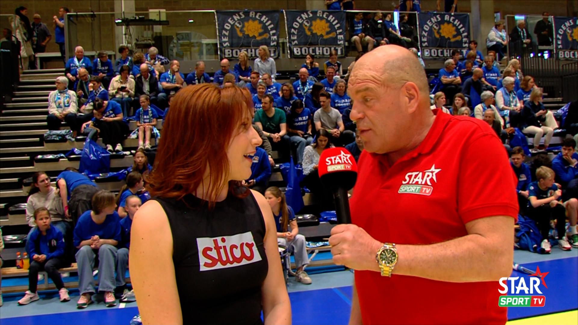 Sfeerbeeld met Sergio die op bezoek is op de Super Handball League Finale in Bocholt