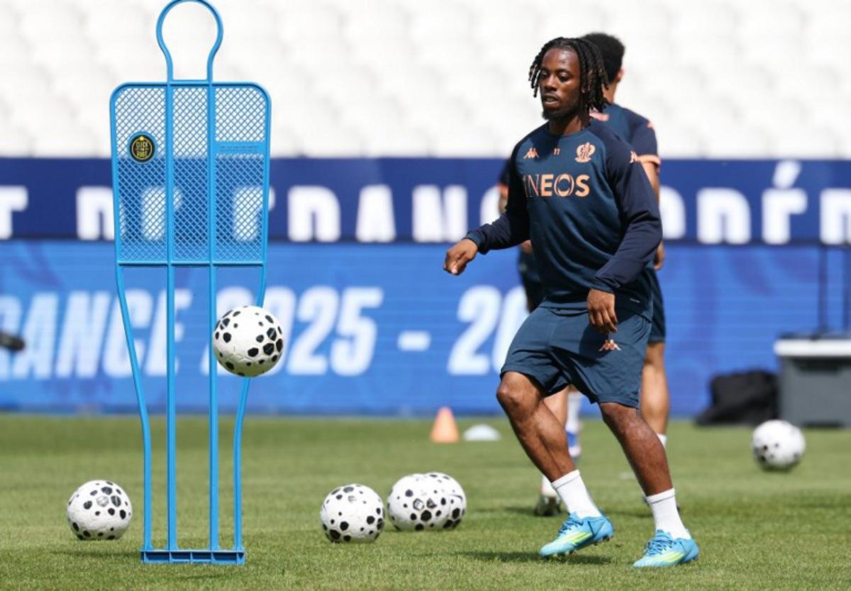 Nice's French forward #11 Elye Wahi takes part in a training session on the eve of the French Cup final football match between OGC Nice and RC Lens at the Stade de France in Saint-Denis on May 21, 2026. FRANCK FIFE / AFP