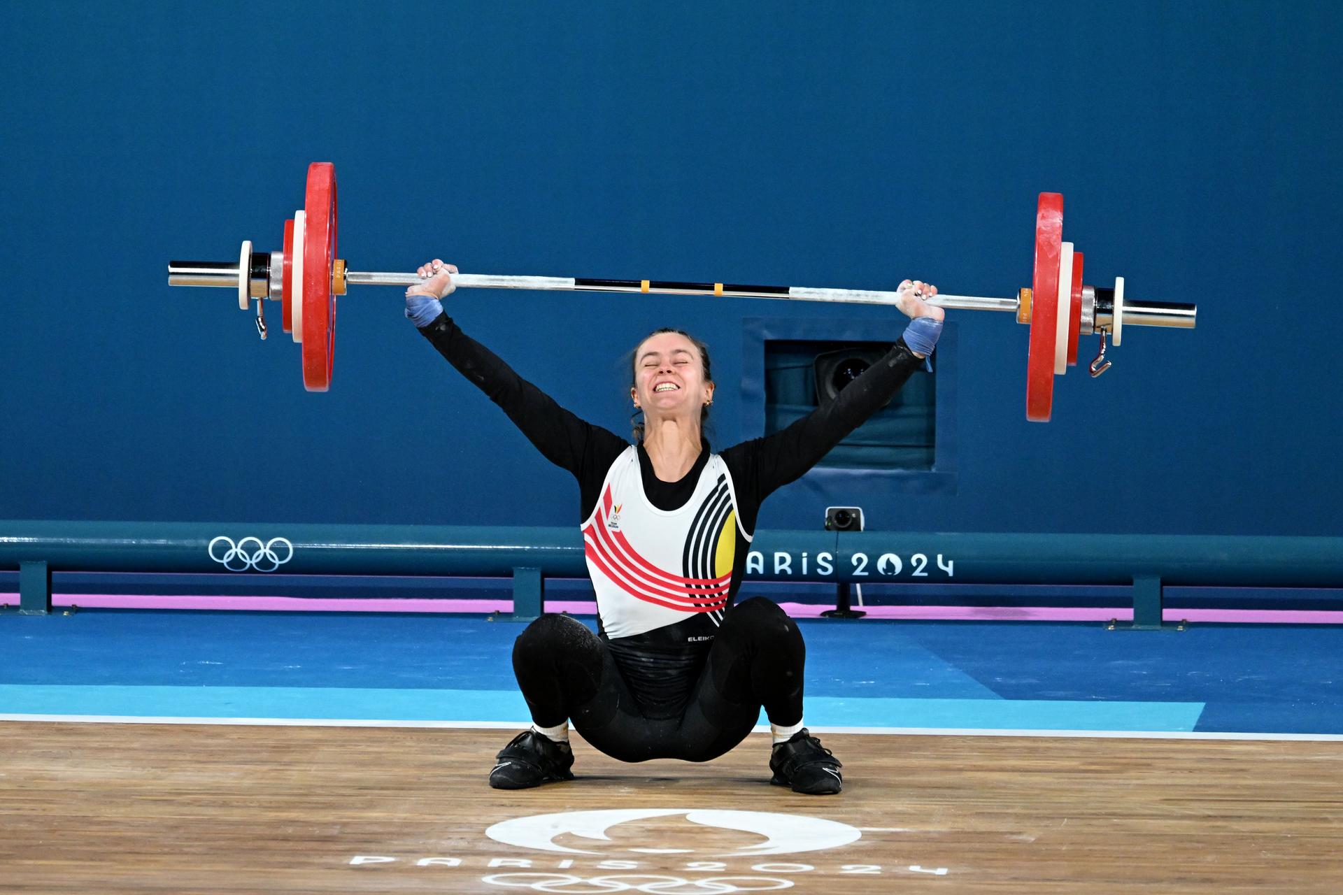 Belgian weight lifter Nina Sterckx pictured in action during the women's -49kg competition of the weightlifting event at the Paris 2024 Olympic Games, on Wednesday 07 August 2024 in Paris, France. The Games of the XXXIII Olympiad are taking place in Paris from 26 July to 11 August. The Belgian delegation counts 165 athletes competing in 21 sports. BELGA PHOTO ANTHONY BEHAR ** ** *** BELGIUM ONLY ***