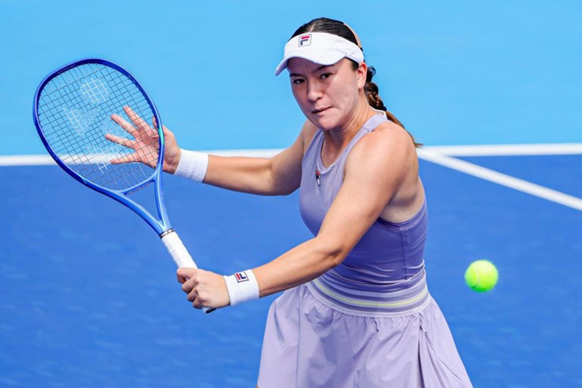 New Zealand´s Lulu Sun hits a return to USA´s Caty McNally during their women's singles quarterfinal match at the Guangzhou Open tennis tournament in Guangzhou, China's southern Guangdong province on October 24, 2025. STR / AFP