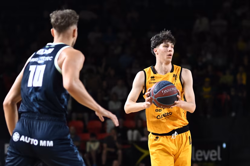 Oostende's Tim Waerniers pictured in action during a basketball match between BC Oostende and Brussels Basketball, Saturday 09 May 2026, in Oostende, on the day 34th and last day of the 'BNXT League' Belgian/ Dutch first division basket championship. BELGA PHOTO MAARTEN STRAETEMANS