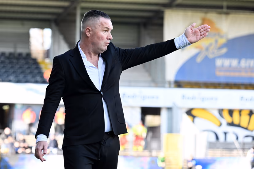 Lokeren's head coach Stijn Vreven pictured in action during a soccer game between KSC Lokeren and Jong Gent, Sunday 15 March 2026 in Lokeren, on day 30 of the 2025-2026 'Challenger Pro League' 1B second division of the Belgian championship. BELGA PHOTO MAARTEN STRAETEMANS