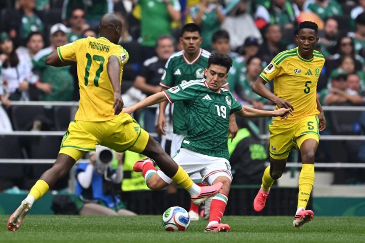 South Africa's forward #17 Evidence Makgopa, Mexico's midfielder #19 Gilberto Mora and South Africa's midfielder #05 Thalente Mbatha fight for the ball during the 2026 World Cup Group A football match between Mexico and South Africa at the Mexico City Stadium in Mexico City on June 11, 2026. Yuri CORTEZ / AFP