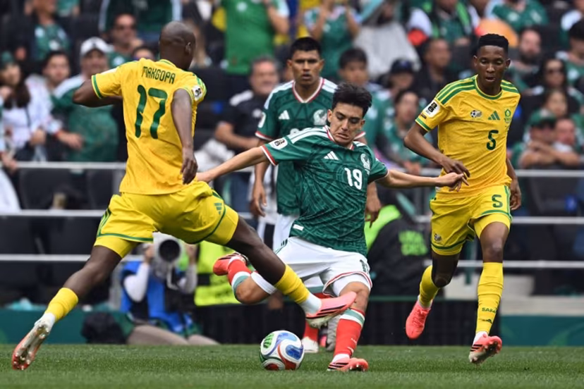 South Africa's forward #17 Evidence Makgopa, Mexico's midfielder #19 Gilberto Mora and South Africa's midfielder #05 Thalente Mbatha fight for the ball during the 2026 World Cup Group A football match between Mexico and South Africa at the Mexico City Stadium in Mexico City on June 11, 2026. Yuri CORTEZ / AFP