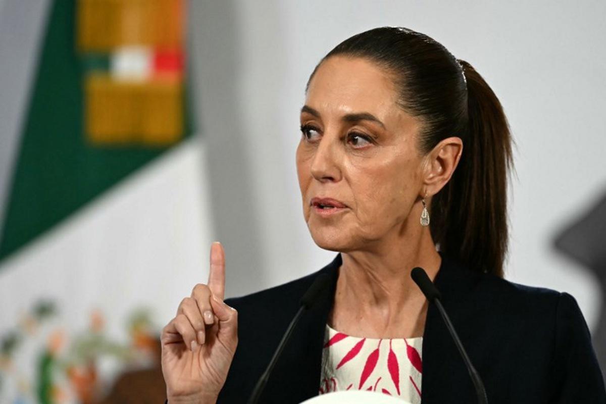 Mexico's President Claudia Sheinbaum speaks during her daily press conference at the Palacio Nacional in Mexico City on April 6, 2026. YURI CORTEZ / AFP