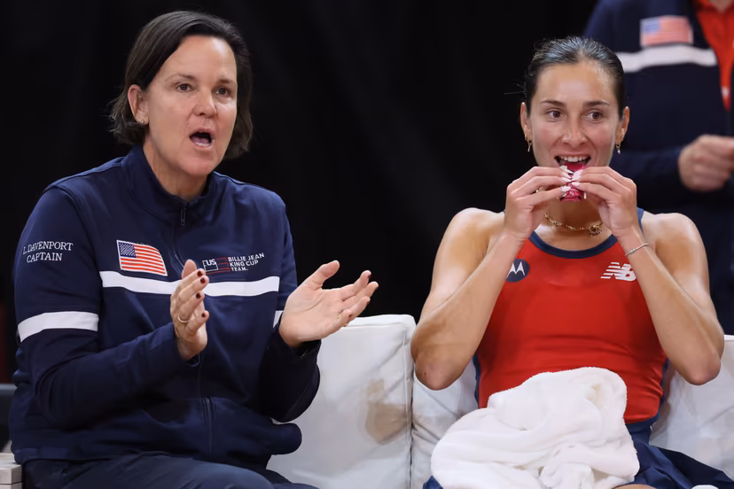 American team captain Lindsay Davenport and American McCartney Kessler pictured during the second game between Belgian Mertens (WTA 20) and US' Kessler (WTA 48) on the first day of tennis matches between Belgium and USA, in the qualifiers of the Billie Jean King Cup tennis, in Oostende, Belgium, on Friday 10 April 2026. The meeting takes place on 10 and 11th April. PHOTO BENOIT DOPPAGNE