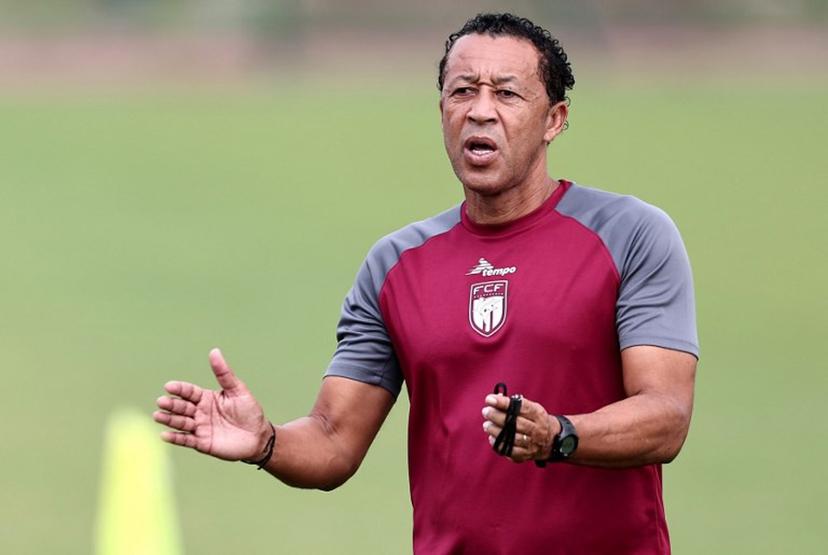 Cape Verde's head coach Pedro Leitao Bubista (R) gestures during a training session at the Injs Marcory stadium in Abidjan on January 20, 2024 during the 2024 Africa Cup of Nations (CAN) football tournament. FRANCK FIFE / AFP