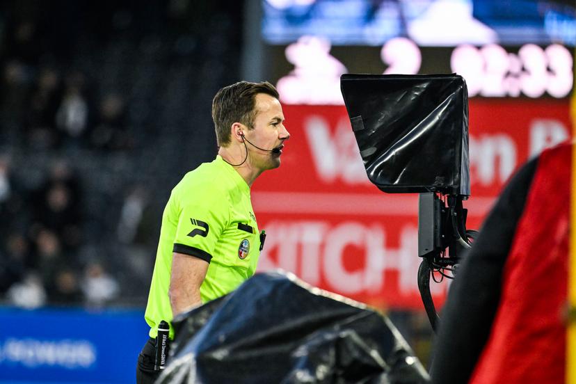 referee Bram Van Driessche pictured watching a scene on the VAR video assistant referee screen during a soccer match between Oud-Heverlee Leuven and FCV Dender EH, Saturday 14 February 2026 in Leuven, on day 25 of the 2025-2026 'Jupiler Pro League' first division of the Belgian championship. BELGA PHOTO TOM GOYVAERTS