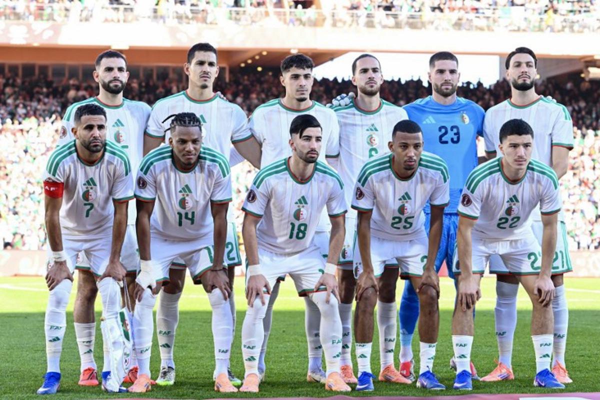 Algeria's players pose for a team picture prior the Africa Cup of Nations (CAN) quarter-final football match between Algeria and Nigeria at the Grand stadium in Marrakesh on January 10, 2026. SEBASTIEN BOZON / AFP