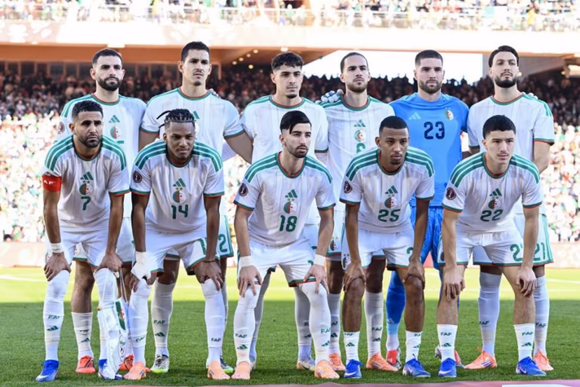 Algeria's players pose for a team picture prior the Africa Cup of Nations (CAN) quarter-final football match between Algeria and Nigeria at the Grand stadium in Marrakesh on January 10, 2026. SEBASTIEN BOZON / AFP