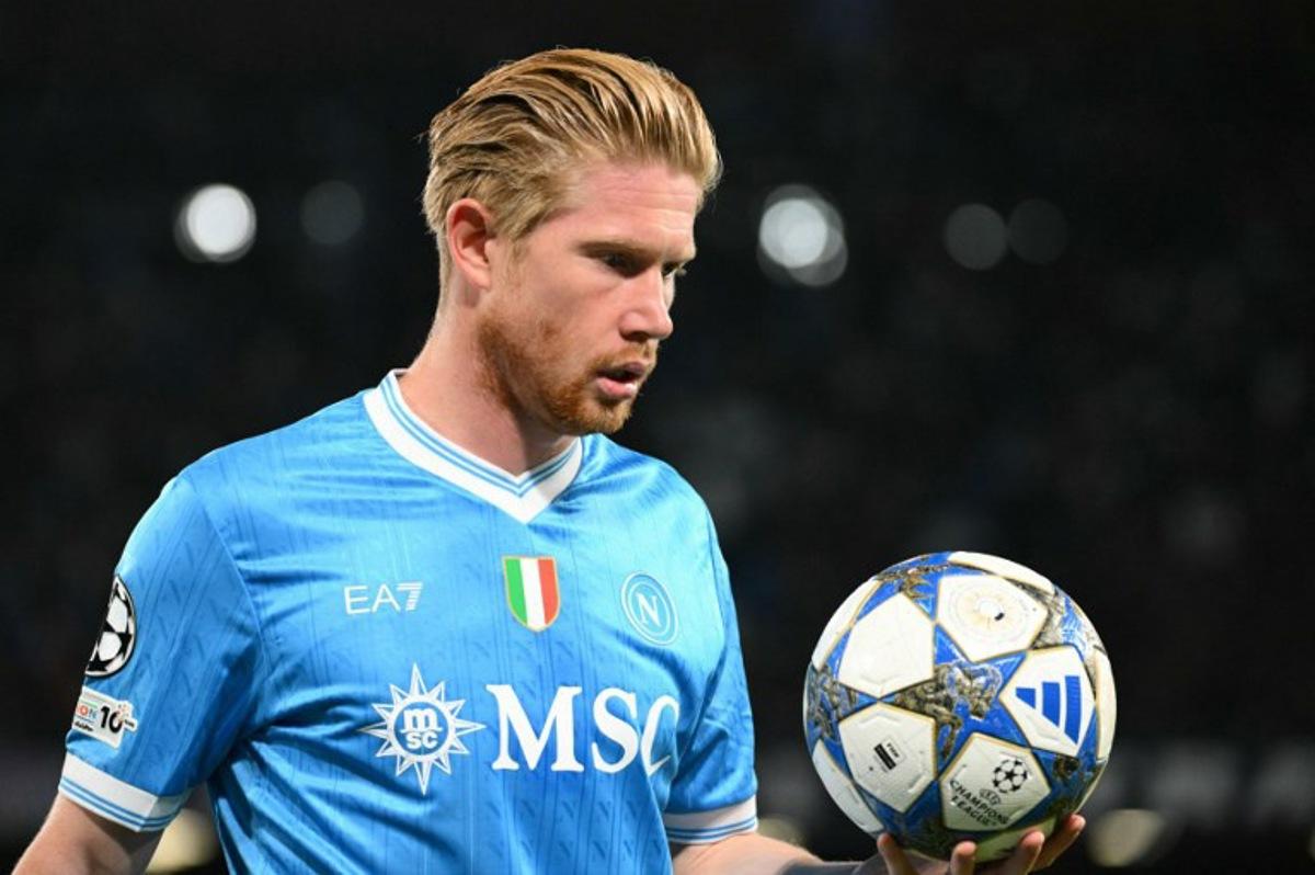 Napoli's Belgian midfielder #11 Kevin De Bruyne looks on during the UEFA Champions League phase 2 football match Napoli vs Sporting Lisbon at the Diego Armando Maradona stadium in Naples on October 1, 2025. Alberto PIZZOLI / AFP