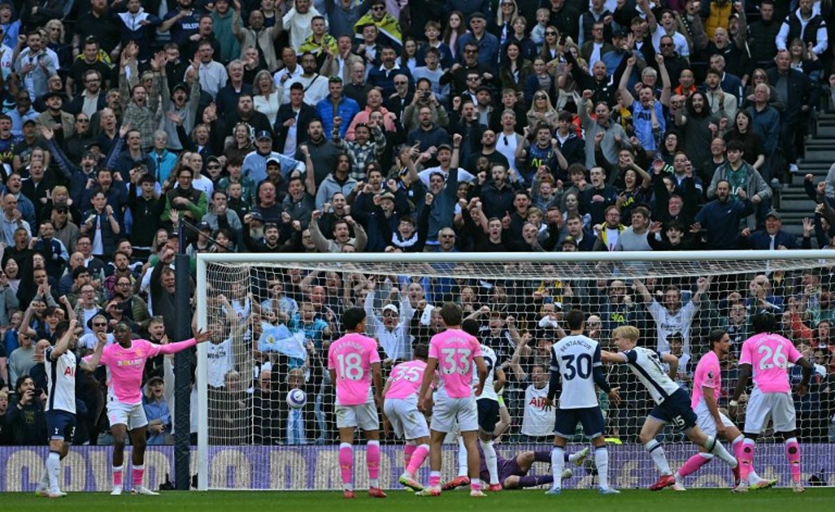 Tottenham Hotspur's Swedish midfielder #15 Lucas Bergvall (3R) celebrates scoring the team's second goal, but the goal is disallowed following a VAR review, during the English Premier League football match between Tottenham Hotspur and Southampton at the Tottenham Hotspur Stadium in London, on April 6, 2025. Glyn KIRK / AFP