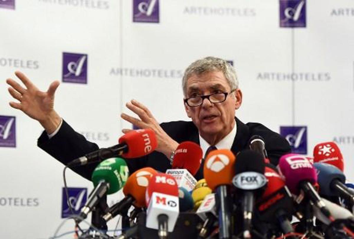 Former president of the Spanish Football Federation Angel Maria Villar gives a press conference at a hotel in Madrid, on December 18, 2017. The 67-year-old's near three-decade tenure as head of the Spanish federation ended on July 2017 when he was suspended following his arrest. Villar, who denied all charges against him, was detained with his son as part of a fraud probe launched in 2016. GABRIEL BOUYS / AFP