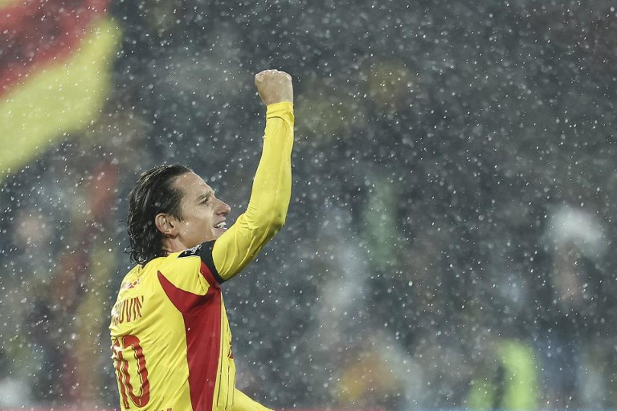 Lens' French forward #10 Florian Thauvin celebrates after scoring his team's second goal during the French L1 football match between RC Lens and Lille LOSC at the Stade Bollaert-Delelis in Lens, northern France, on September 20, 2025. Sameer Al-DOUMY / AFP