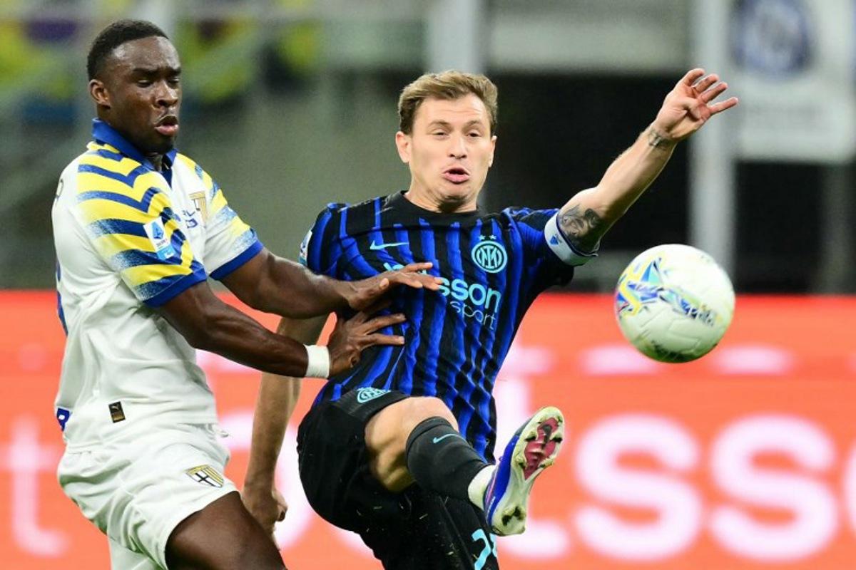 Parma's Belgian midfielder #16 Mandela Keita fights for the ball with Inter Milan's Italian midfielder #23 Nicolo Barella during the Italian Serie A football match between Inter Milan and Parma at San Siro stadium in Milan, on May 3, 2026. Stefano RELLANDINI / AFP
