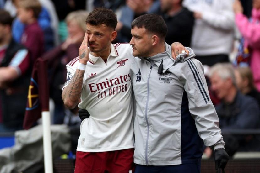 Arsenal's English defender #04 Ben White appears emotional as he leaves the pitch with an injury during the English Premier League football match between West Ham United and Arsenal at the London Stadium, in east London on May 10, 2026. Adrian Dennis / AFP