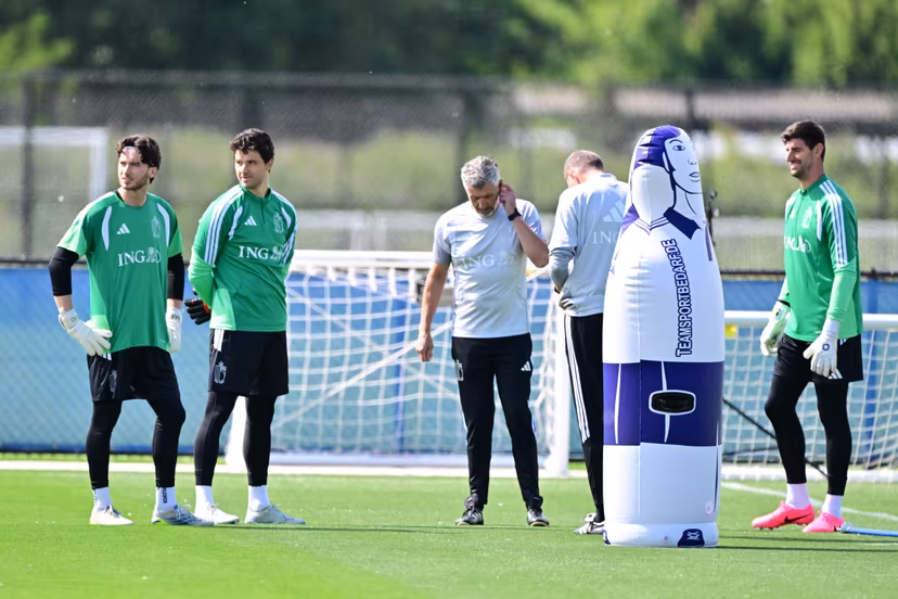 Goalkeeper coach Canadian Max Anchor, Belgium's goalkeeper Senne Lammens, Belgium's goalkeeper coach Guy Martens and Belgium's goalkeeper Thibaut Courtois pictured during a training session of Belgian national soccer team Red Devils in their base camp, home of the Seattle Sounders, Renton, Seattle, USA, on Wednesday 10 June 2026. The Red Devils prepare for the 2026 FIFA World Cup. BELGA PHOTO DIRK WAEM