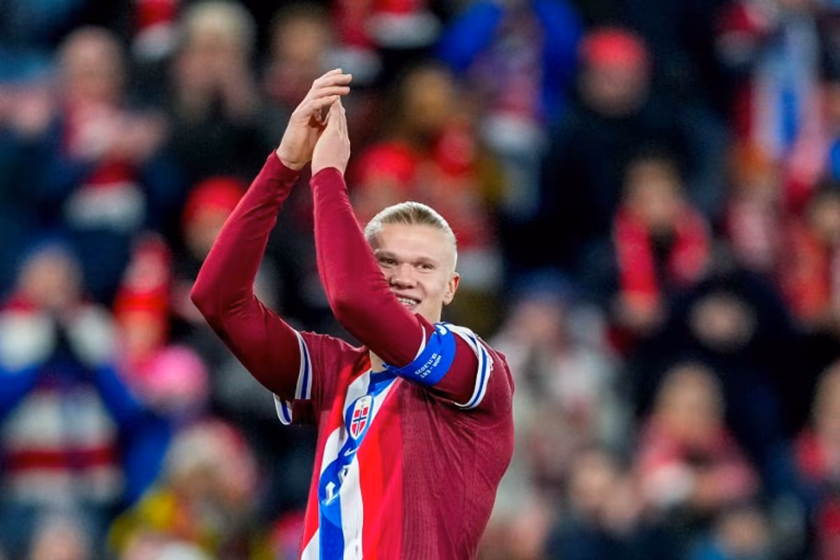 Norway's forward #09 Erling Braut Haaland celebrates the team's 4-1 victory after the 2026 World Cup Group I European qualification football match between Norway and Estonia in Oslo on November 13, 2025. Fredrik Varfjell / NTB / AFP