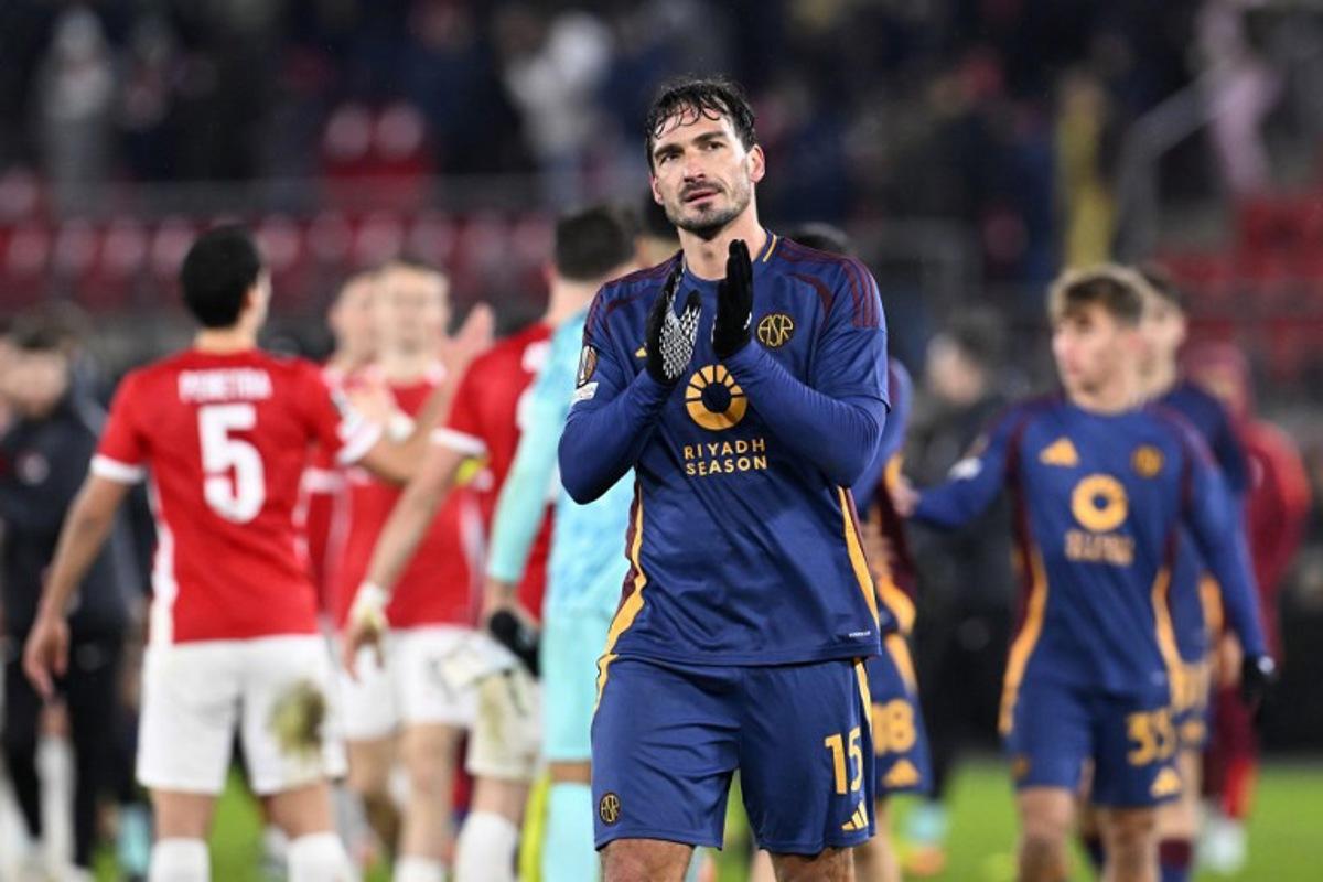 Roma's German defender #15 Mats Hummels reacts at the end of the UEFA Europa League, league phase football match between AZ Alkmaar and As Roma at the AFAS Stadium in Alkmaar on January 23, 2025. JOHN THYS / AFP